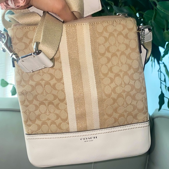 Coach Handbags - Coach Crossbody bag